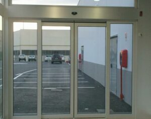 Puerta peatonal aluminio